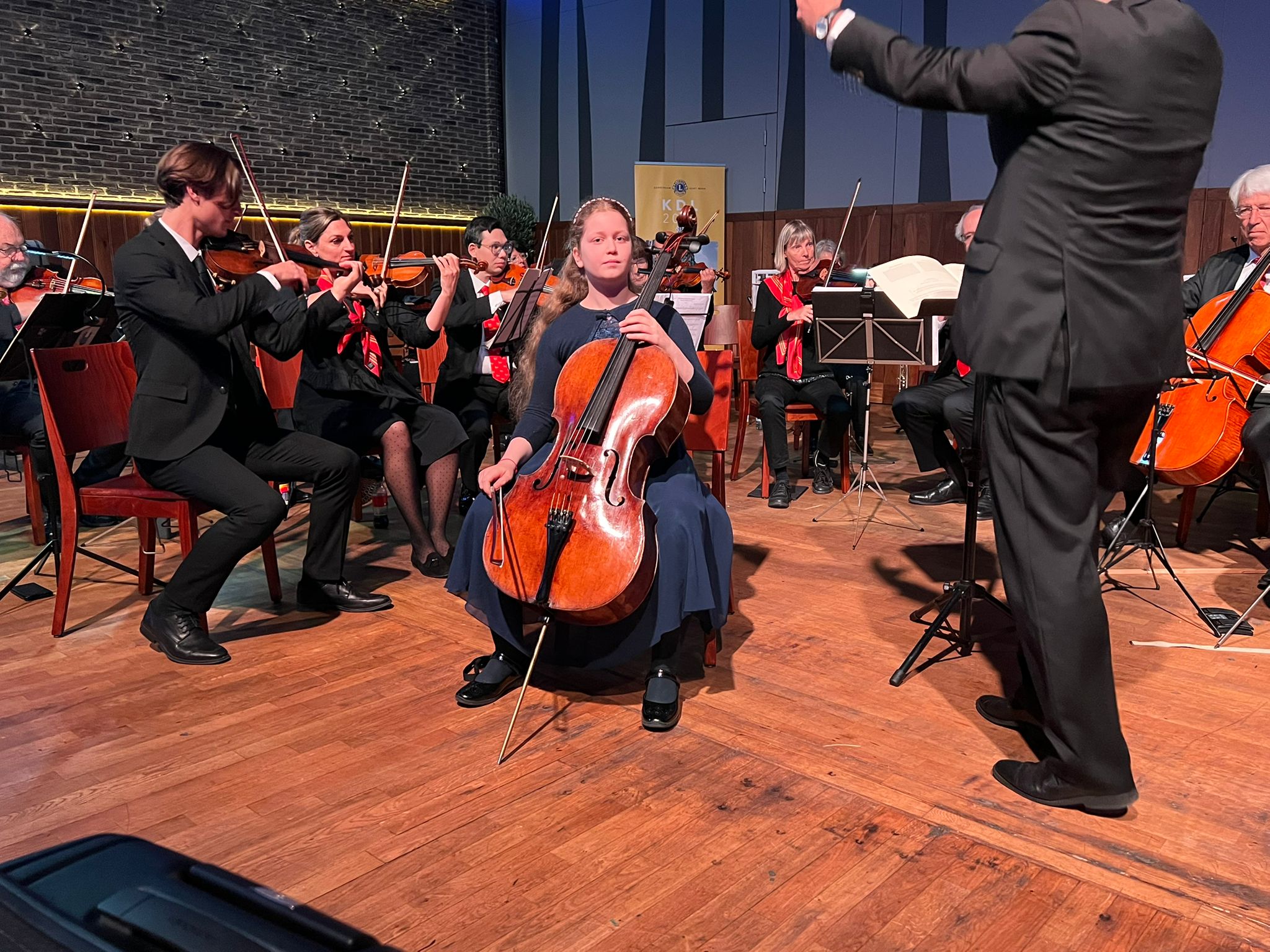 Charlotte Melkonian und das Symphonie-Orchester Deutscher Lions auf der MDV